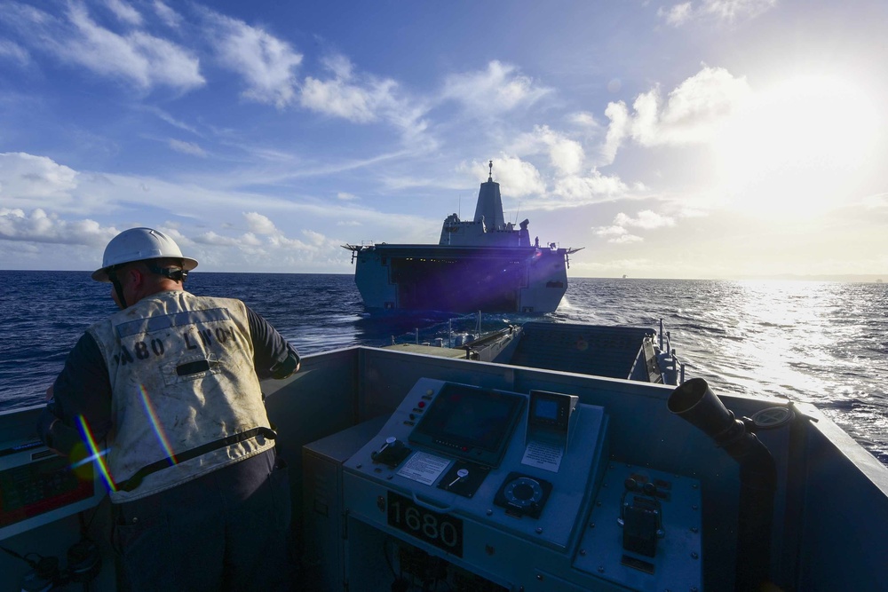 USS John P. Murtha (LPD 26) LCU Ops