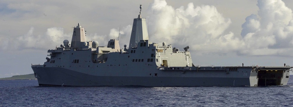 USS John P. Murtha (LPD 26) LCU Ops