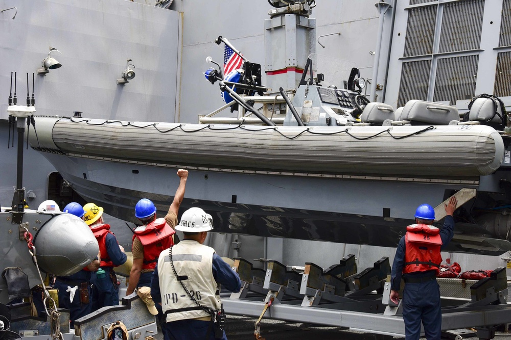 USS John P. Murtha (LPD 26) Boat Valley Ops