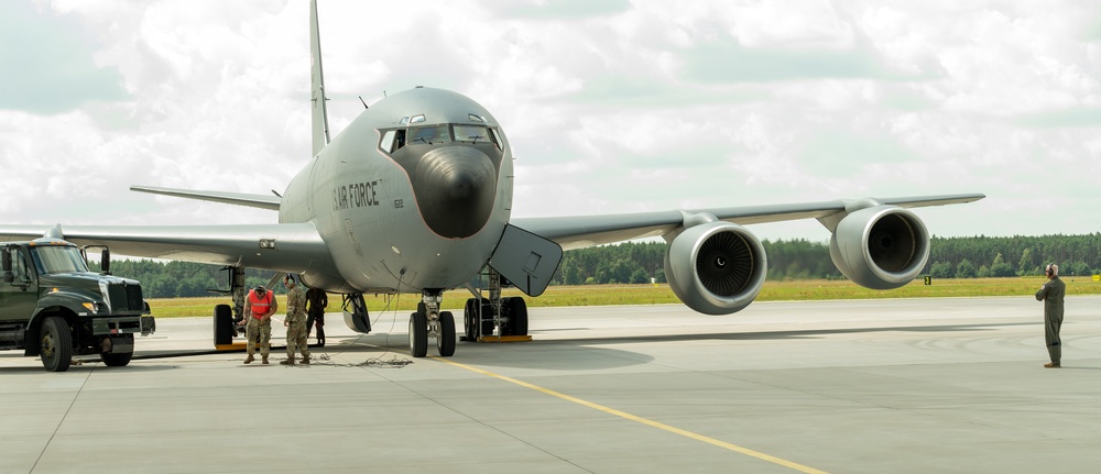 First Hot Refuel of KC-135 in Eastern Europe