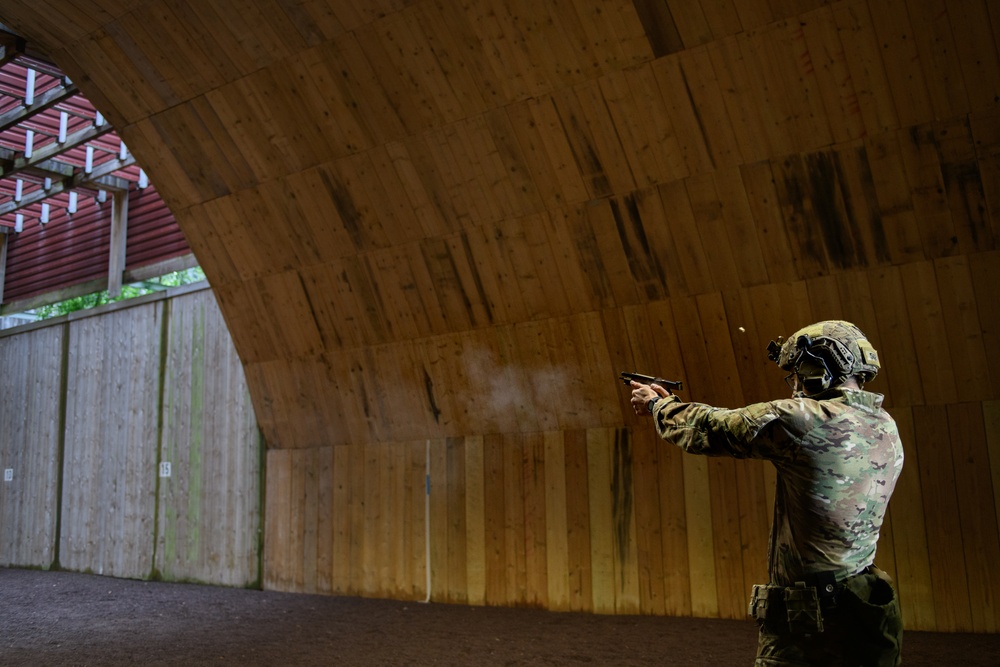 Green Berets compete in AMU pistol competition