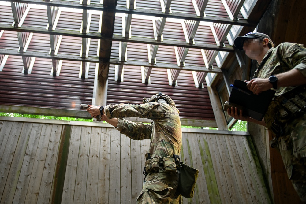 Green Berets compete in AMU pistol competition