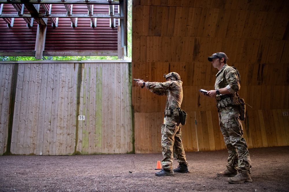 Green Berets compete in AMU pistol competition