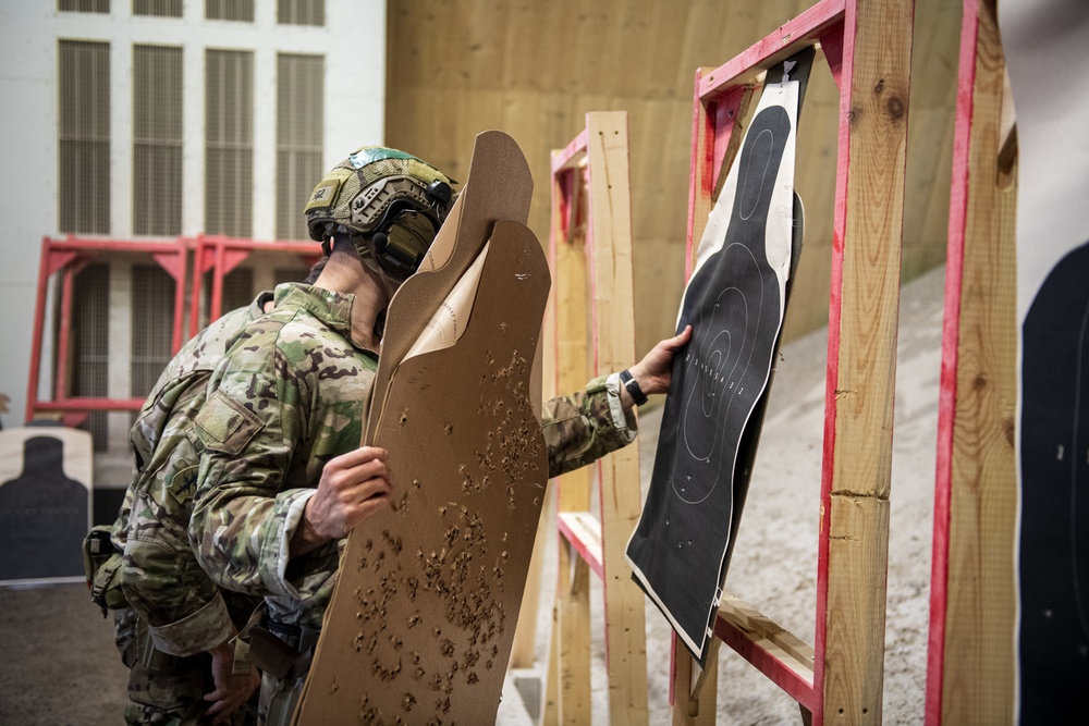 Green Berets compete in AMU pistol competition