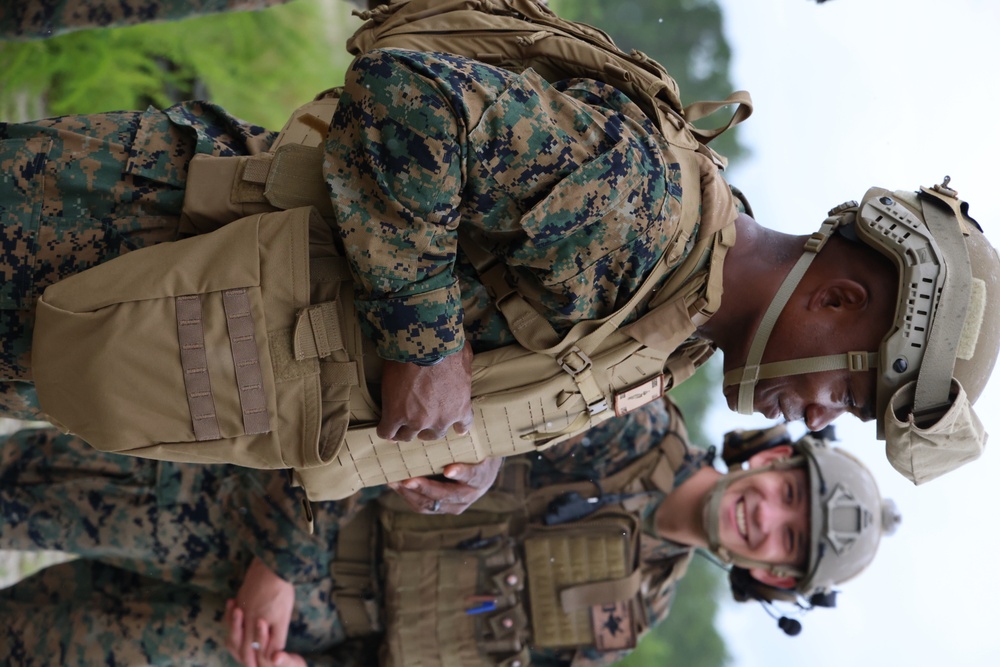 II MEF DCG visits 2dMarDiv and 22nd MEU at a live-fire range