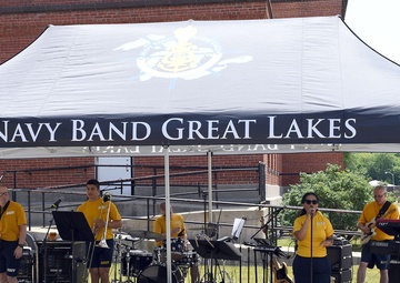 Navy Band Great Lakes Back to Performing before Audiences
