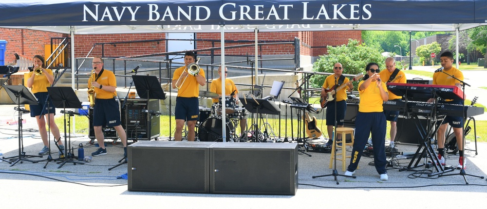 Navy Band Great Lakes Back to Performing before Audiences