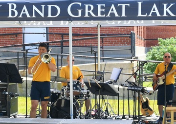Navy Band Great Lakes Back to Performing before Audiences