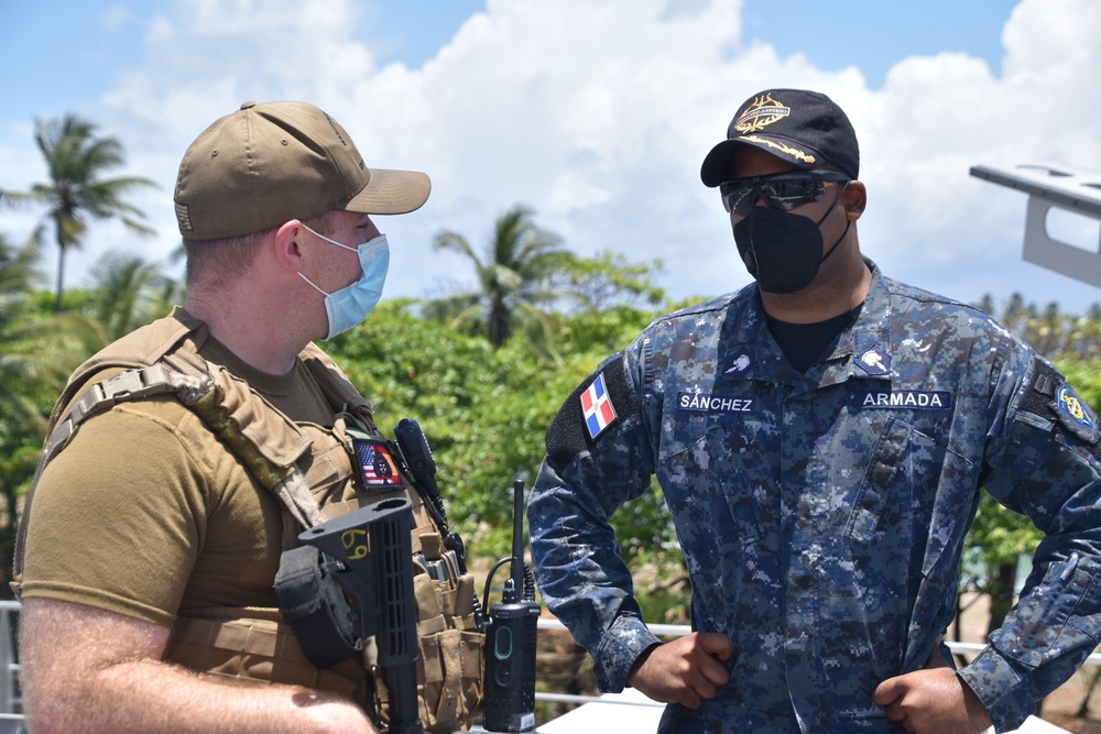Burlington conducts training with Dominican Republic military