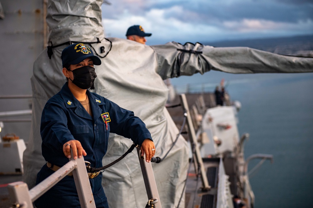 Command Master Chief Observes Underway Procedures Aboard USS Michael Murphy (DDG 112)