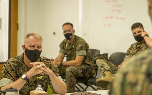 I MEF Deputy Commanding General visits I MIG