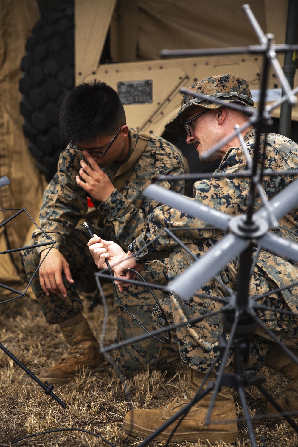 3d Intel Battalion set up communications at LSE 21