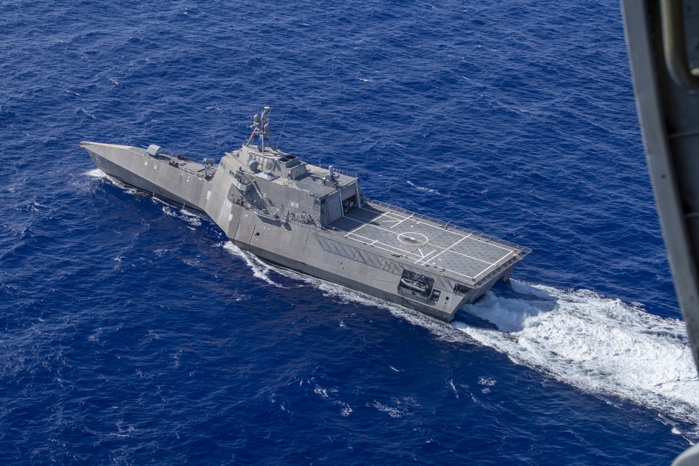 USS Jackson (LCS 6) transits Pacific Ocean