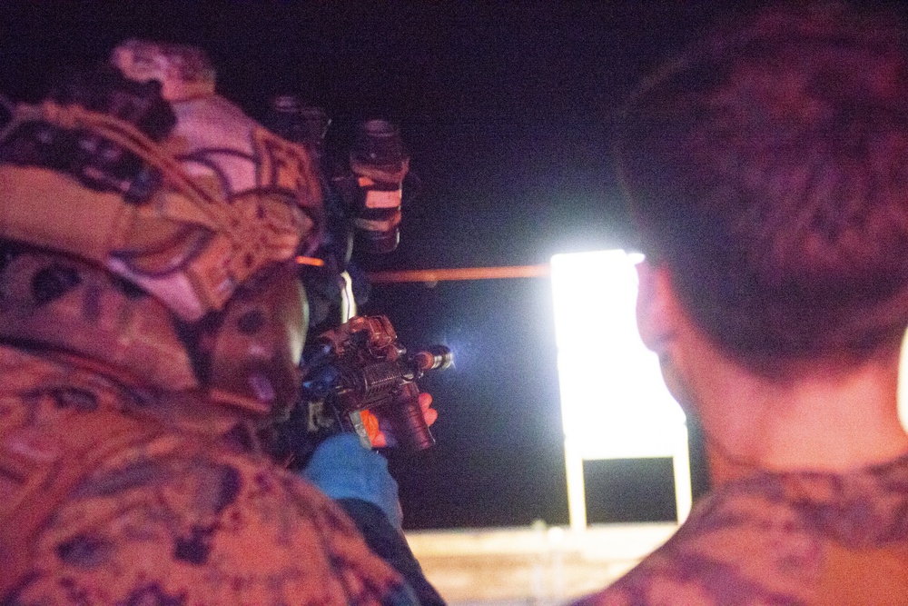 US Marines conduct Weapons Familiarization training