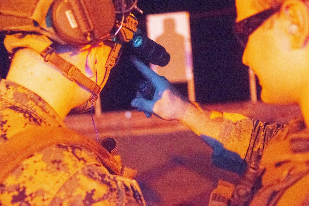 US Marines conduct Weapons Familiarization training