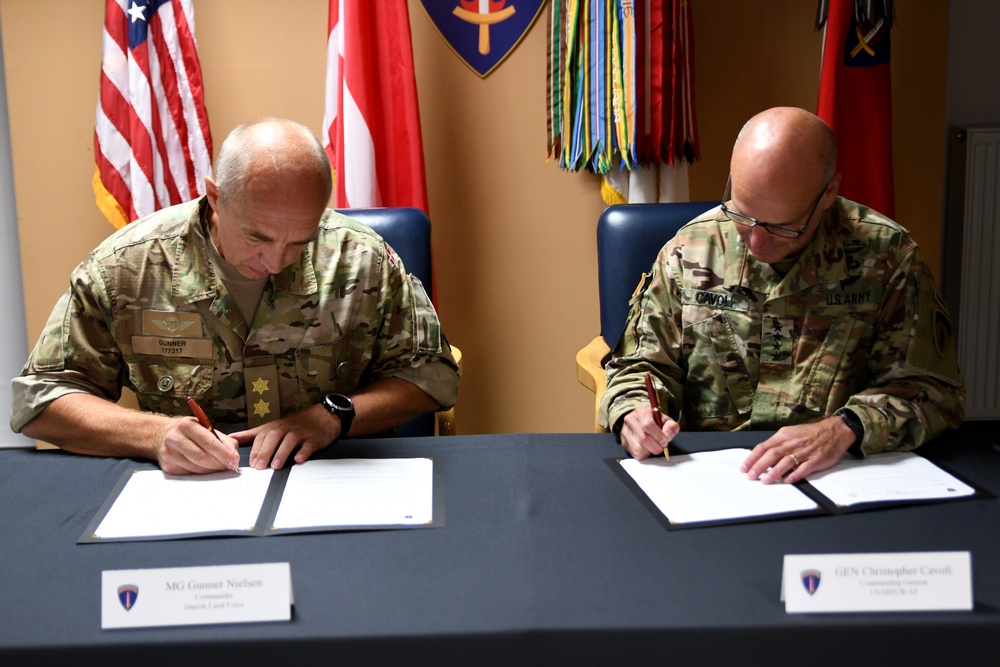 Commander of the Danish Army visits U.S. Army Europe and Africa headquarters