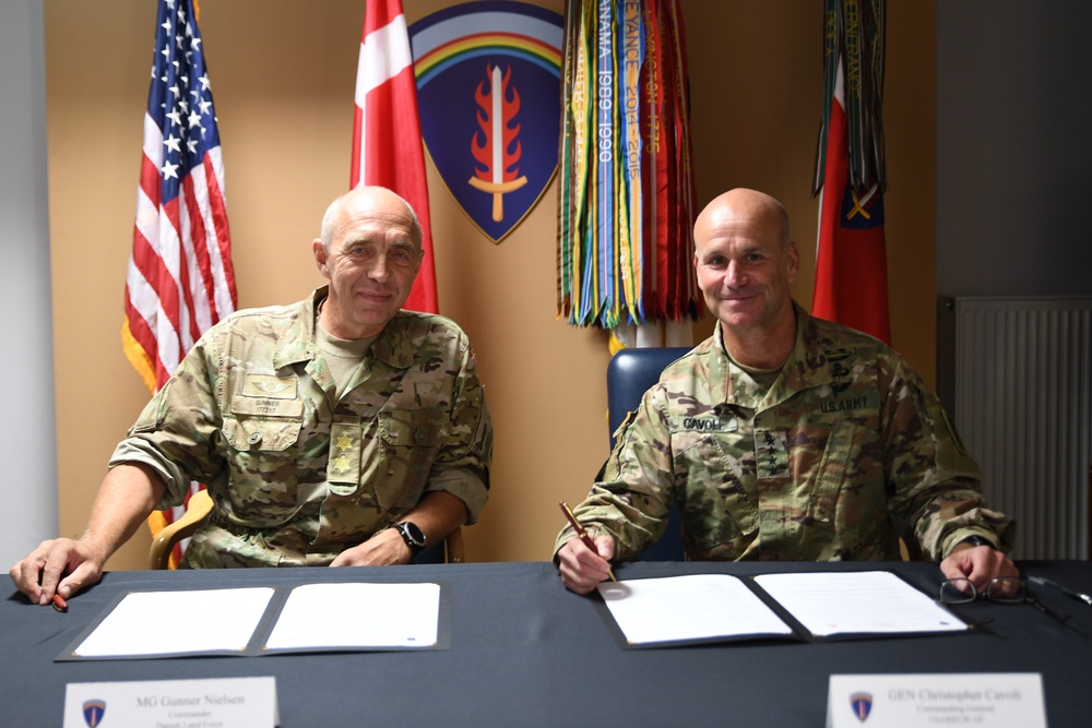 Commander of the Danish Army visits U.S. Army Europe and Africa headquarters