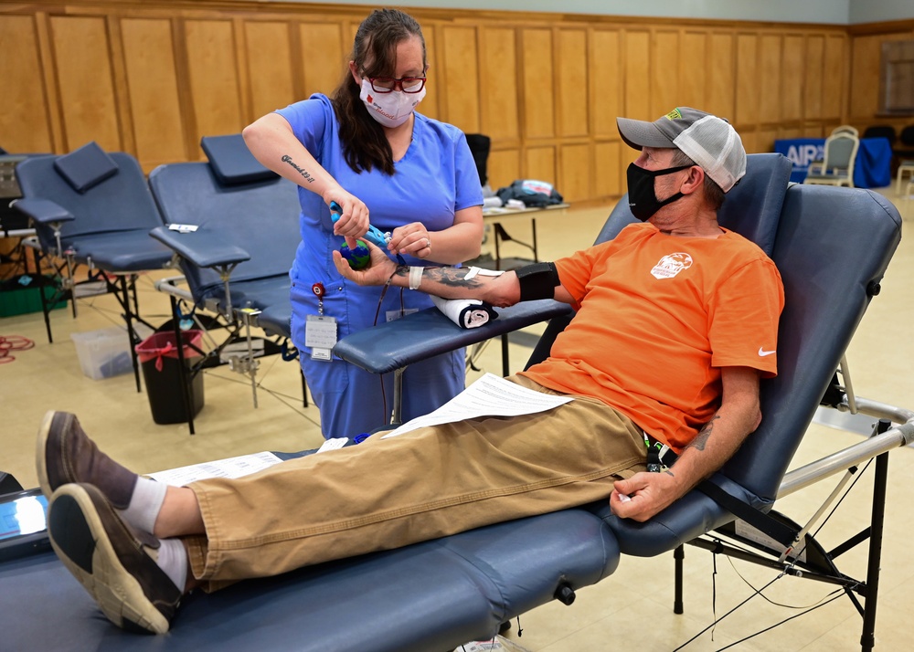 19th MDG hosts blood drive