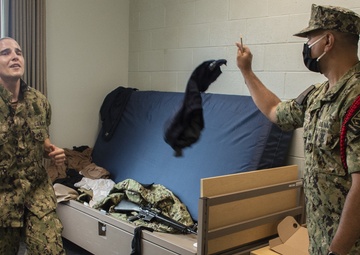 210812-N-JY604-0118 NEWPORT, R.I. (Aug. 12, 2021) Officer Candidate Performs Physical Fitness During Inspection