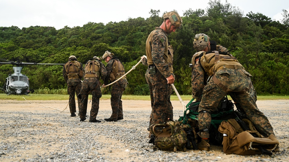 Marines conduct Special Patrol Insertion and Extraction Rigging Training