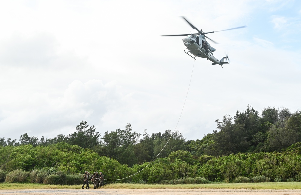 Marines conduct Special Patrol Insertion and Extraction Rigging Training