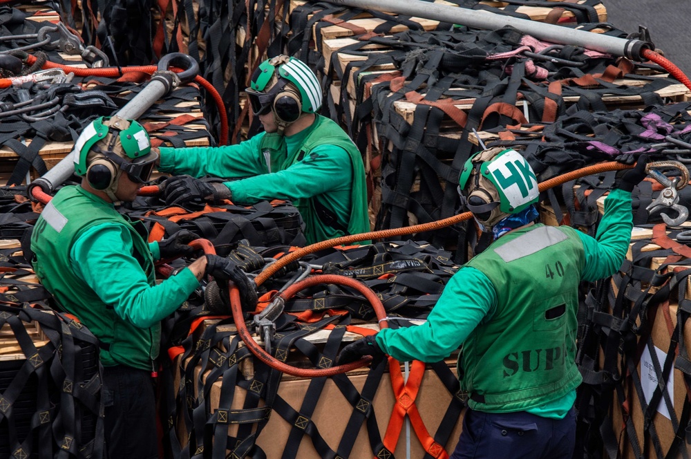 USS Ronald Reagan (CVN 76) Vertical Replenishment