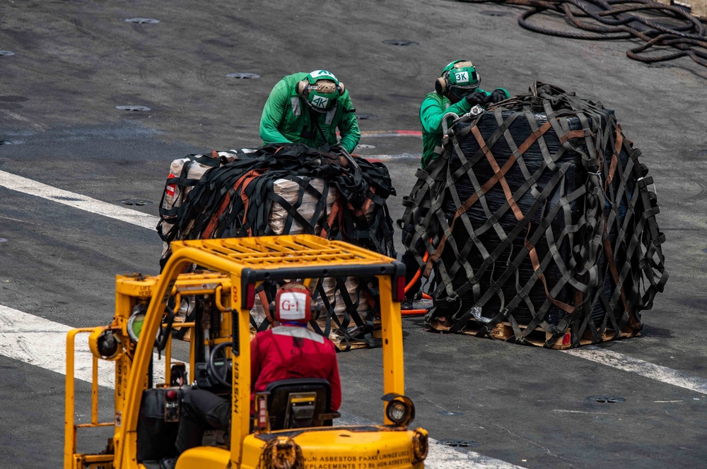 USS Ronald Reagan (CVN 76) Vertical Replenishment