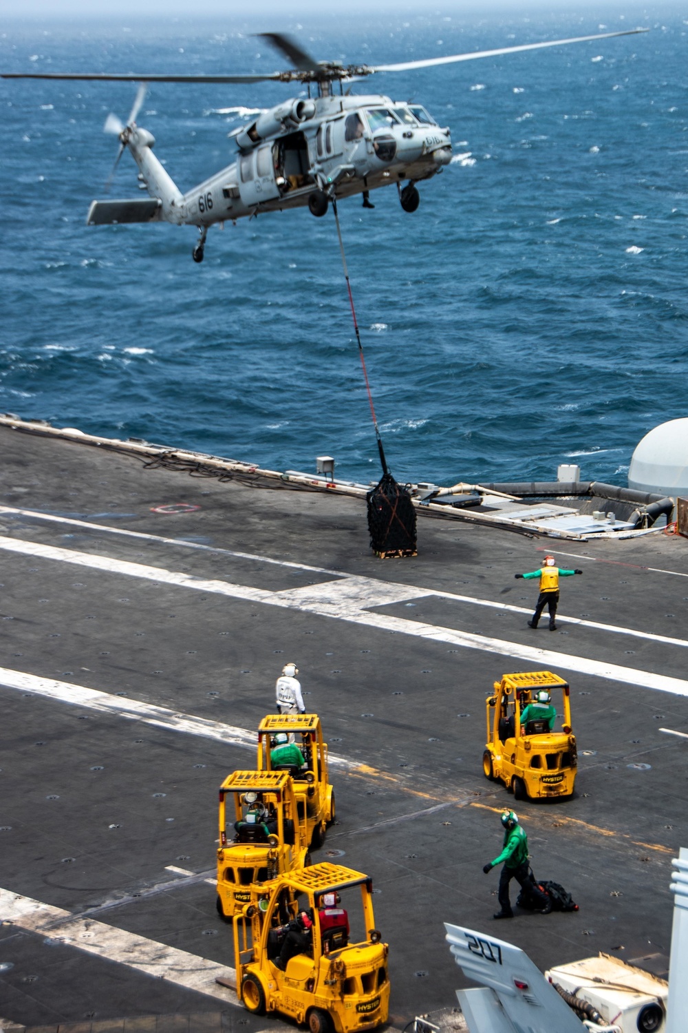 USS Ronald Reagan (CVN 76) Vertical Replenishment