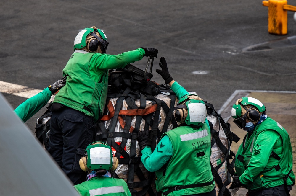 USS Ronald Reagan (CVN 76) Vertical Replenishment