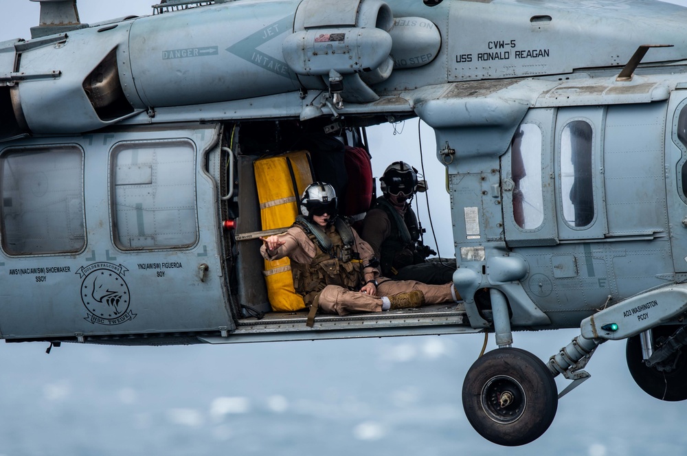 USS Ronald Reagan (CVN 76) Vertical Replenishment