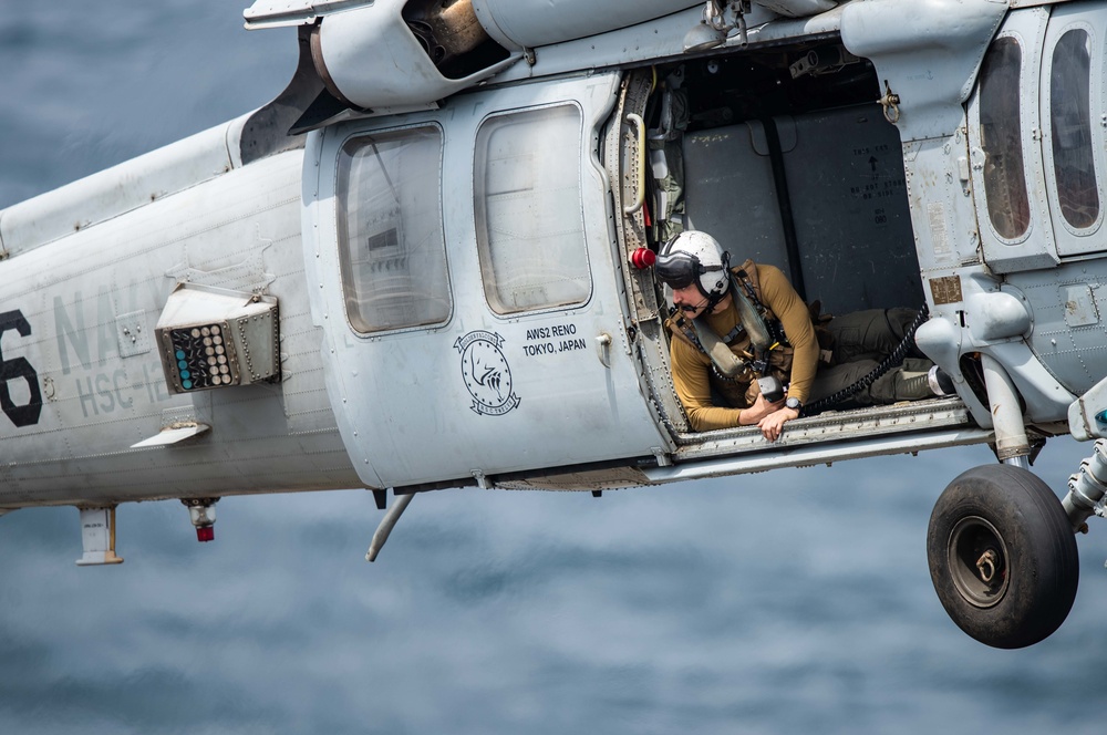 USS Ronald Reagan (CVN 76) Vertical Replenishment