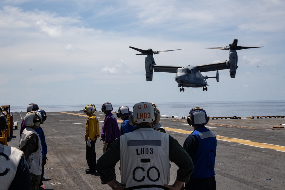 SECNAV conducts first fleet visit during LSE 21