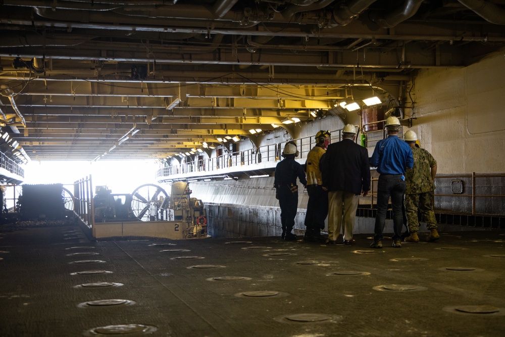 SECNAV conducts first fleet visit during LSE 21