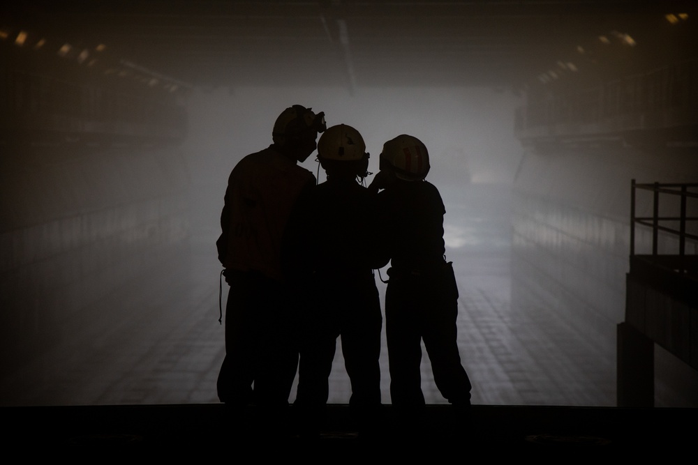 SECNAV conducts first fleet visit during LSE 21