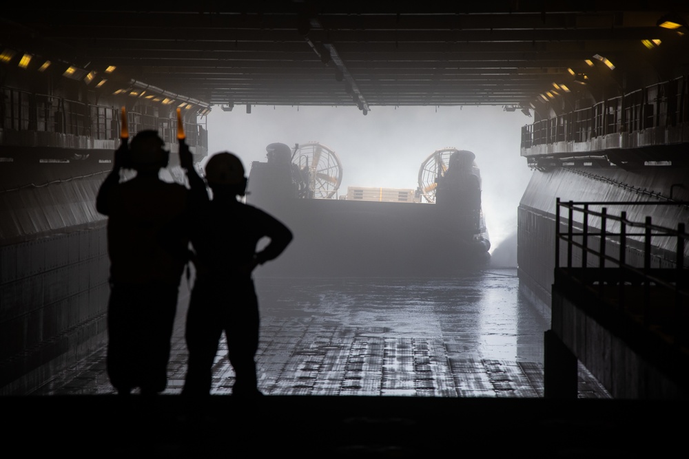 SECNAV conducts first fleet visit during LSE 21