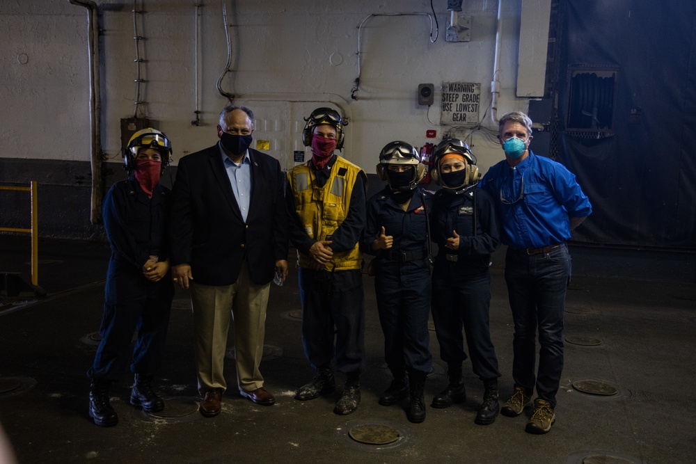 SECNAV conducts first fleet visit during LSE 21