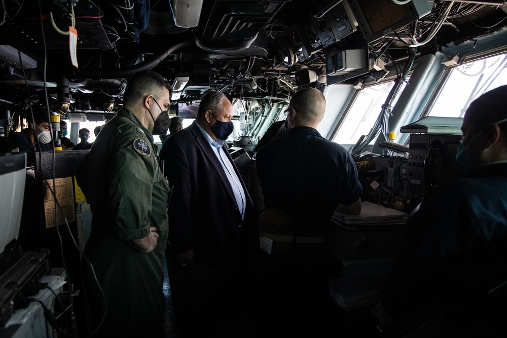 SECNAV conducts first fleet visit during LSE 21