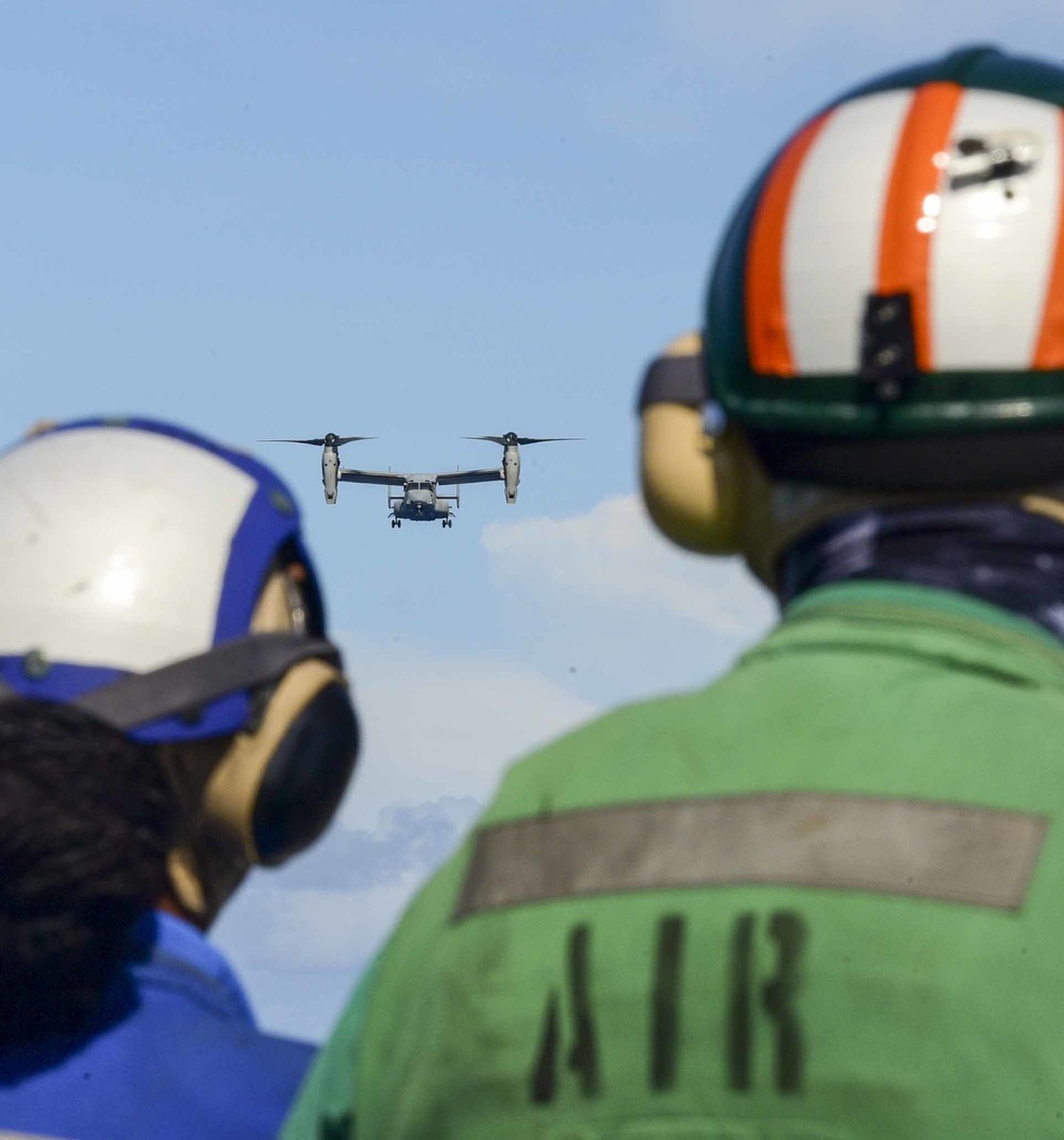 USS John P. Murtha (LPD 26) Flight Deck Ops