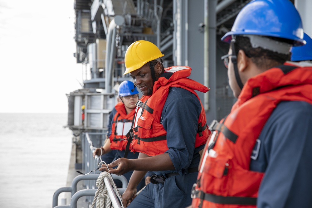 Boatswain’s Mate 3rd Class Anfernee Jones supervises a line handling evolution during small boat operations aboard expeditionary sea base USS Miguel Keith (ESB 5)