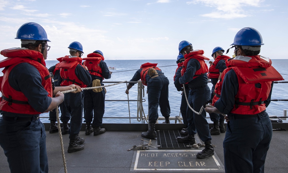 USS Miguel Keith (ESB 5) deck department Sailors line handling