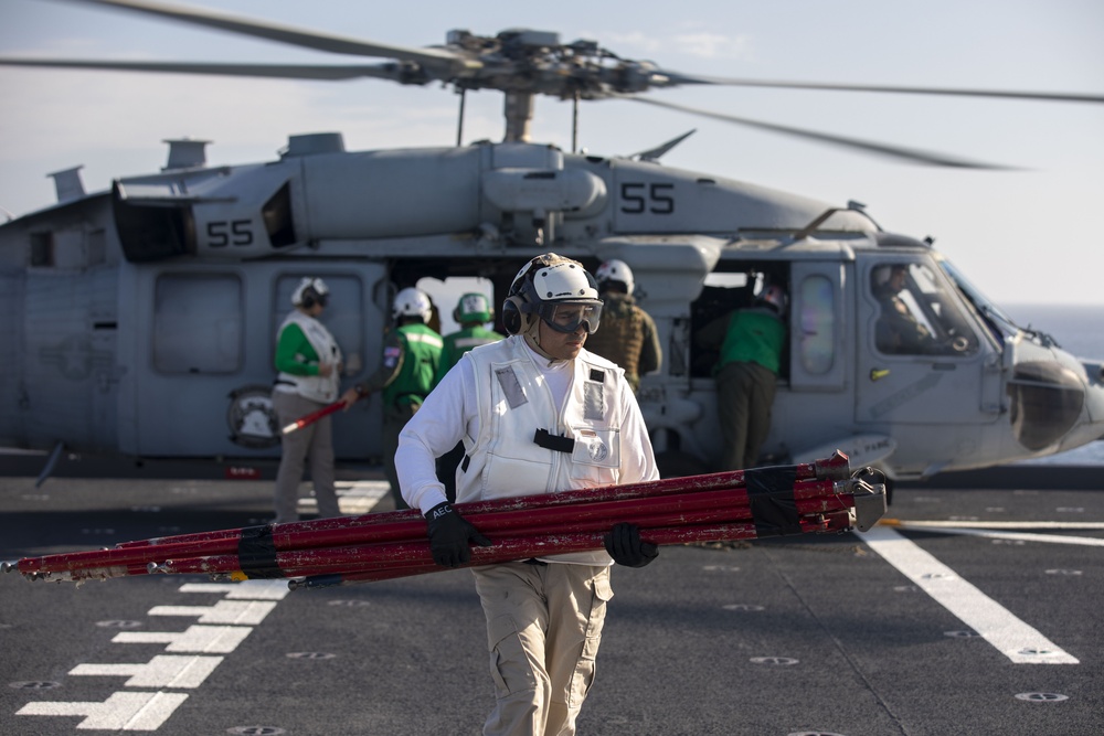 Chief Aviation Electricians’s Mate Carlos Ramos, assigned to Helicopter Sea Combat Squadron (HSC) 23, offloads an MH-60S Sea Hawk aboard expeditionary sea base USS Miguel Keith (ESB 5)