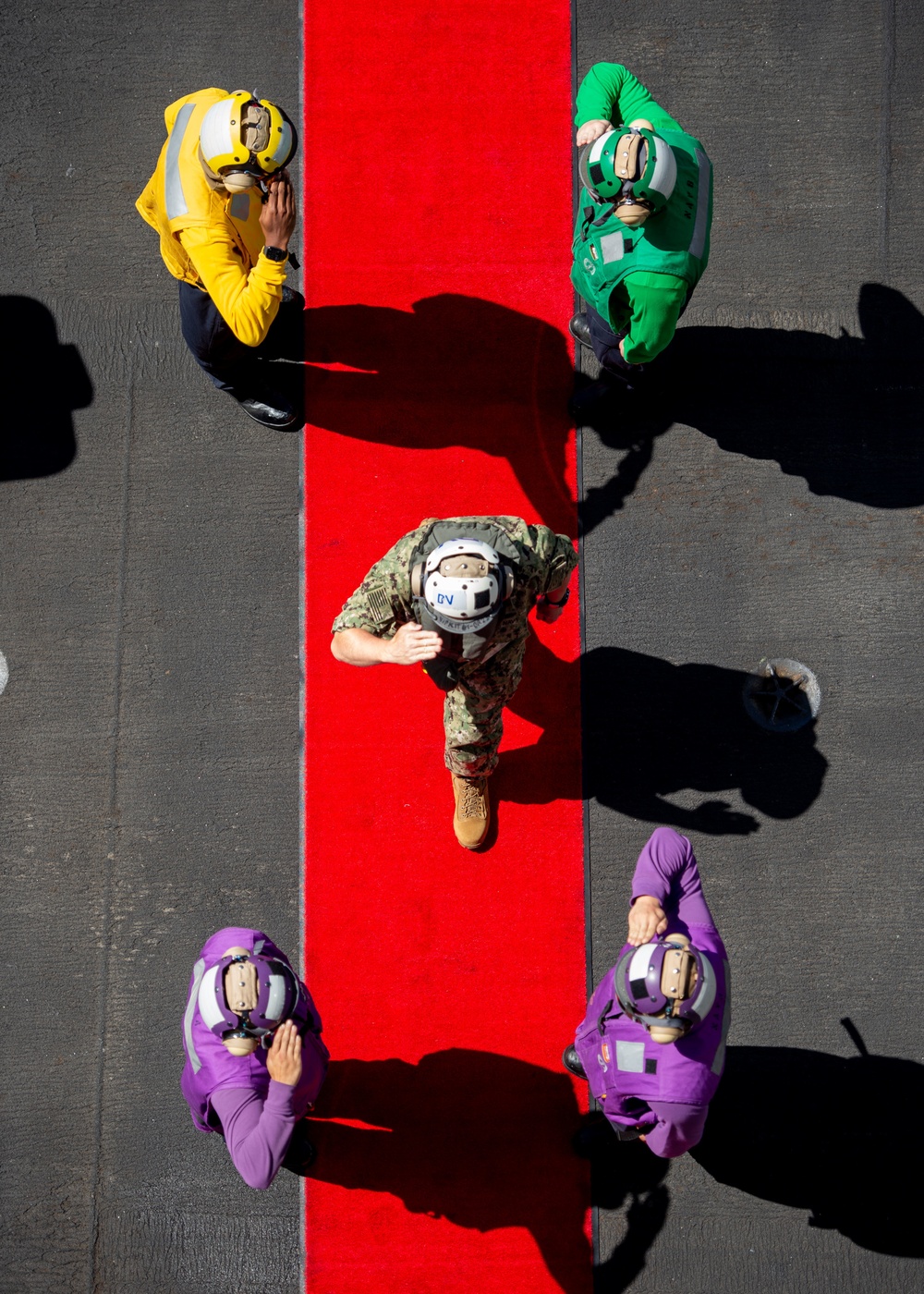 CNO Visits USS Carl Vinson (CVN 70)