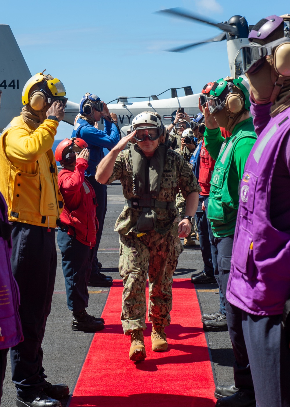 CNO Visits USS Carl Vinson (CVN 70)