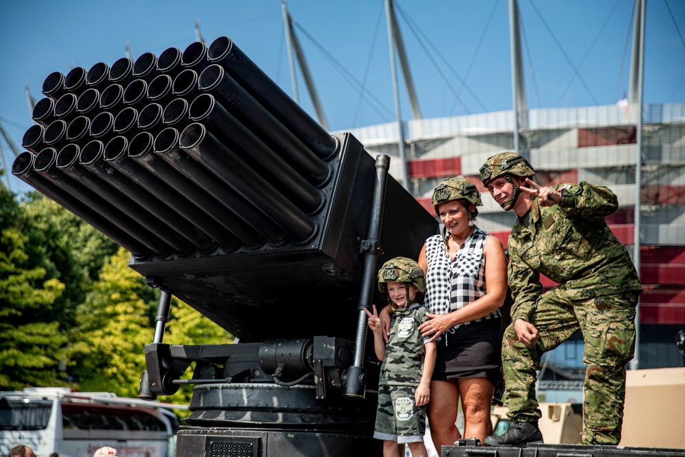 Battle Group Poland celebrates Polish Armed Forces Day in Warsaw