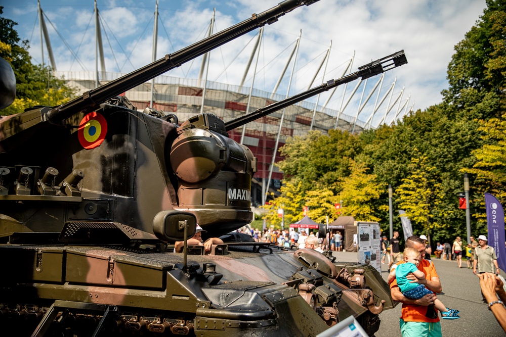 Battle Group Poland celebrates Polish Armed Forces Day in Warsaw