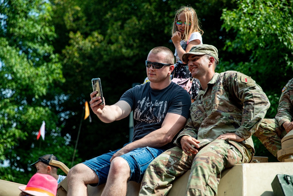 Battle Group Poland celebrates Polish Armed Forces Day in Warsaw