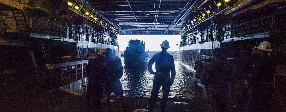 USS John P. Murtha (LPD 26) Patrol Boat Recovery