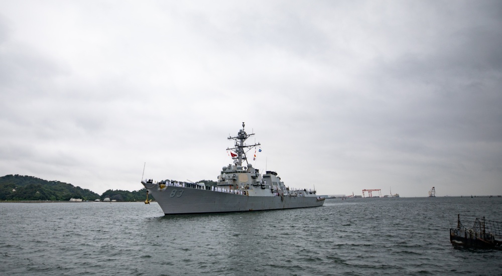 USS Howard arrives in Yokosuka, Japan