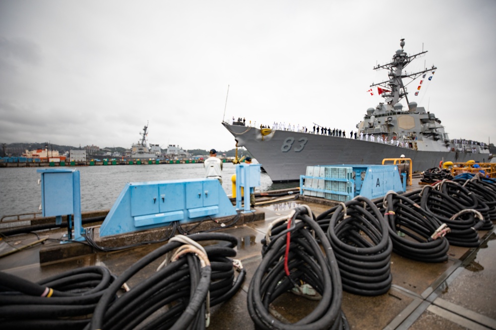 USS Howard arrives in Yokosuka, Japan