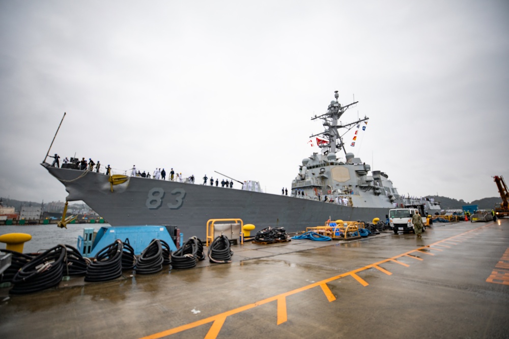 USS Howard arrives in Yokosuka, Japan